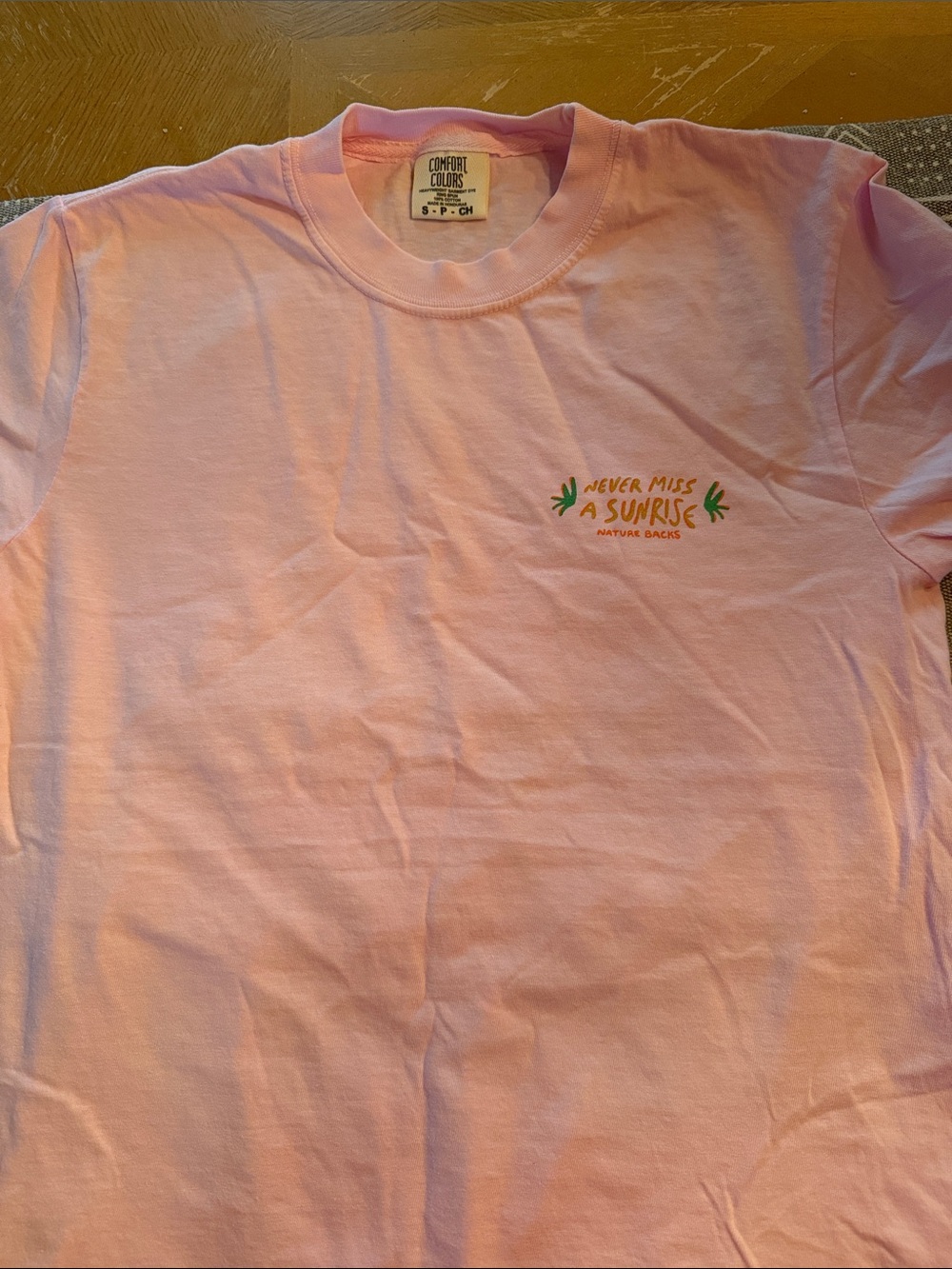 Nature Backs Comfort Colors  Pink 'Never Miss a Sunrise' Short Sleeve Tee Size S